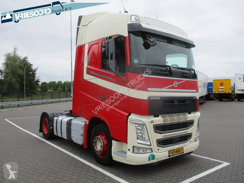 Tracteur Volvo 420PK GLOBEROTTER