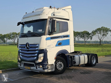 Cabeza tractora Mercedes