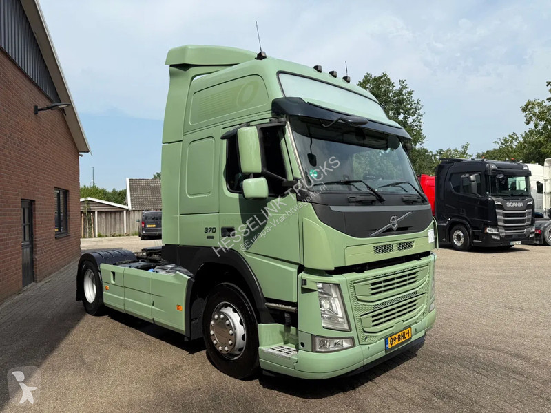 Tractor Volvo FM 370 Globetrotter XL Xenon Side...