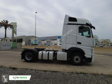 Cabeza tractora Mercedes