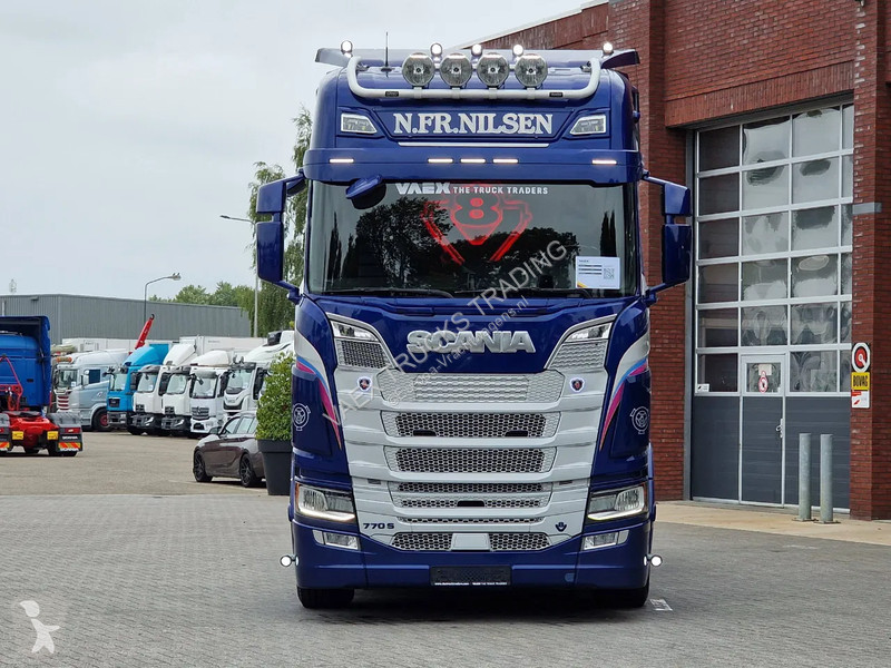 Tractor Scania 770S V8 NS Highline 6x2 - Show...