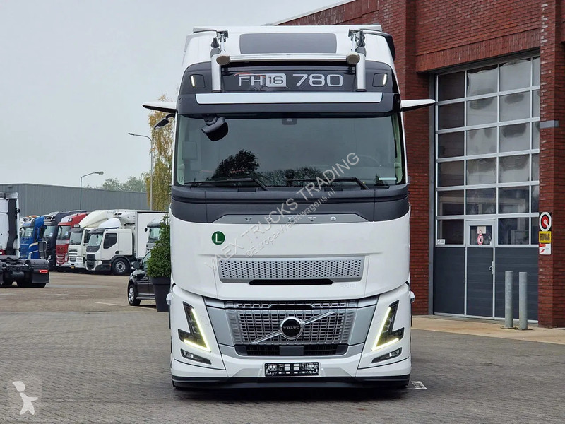 Traktor Volvo 780 Aero Globetrotter XL 4x2 -...