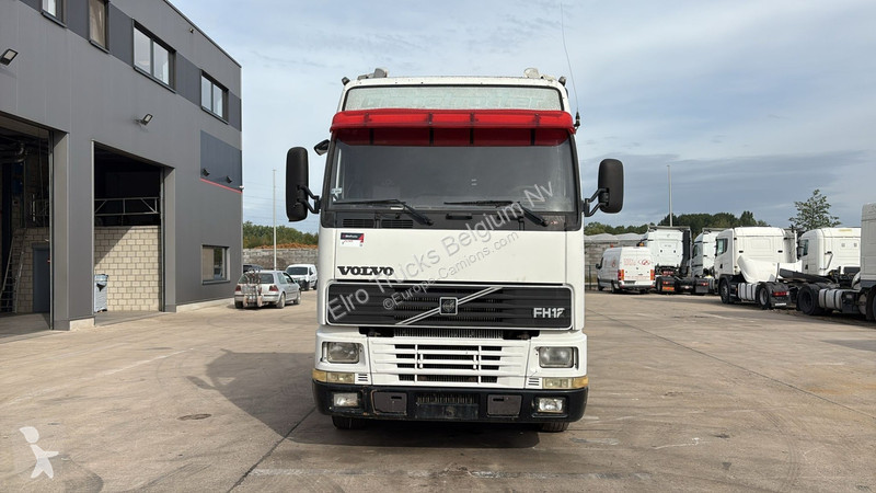 Traktor Volvo 12420 (BOITE MANUELLE / MANUAL...