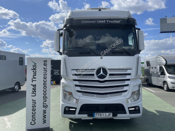 Cabeza tractora Mercedes