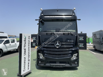 Cabeza tractora Mercedes