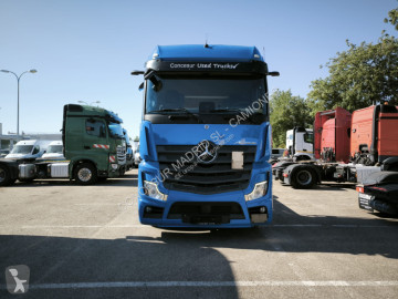 Cabeza tractora Mercedes