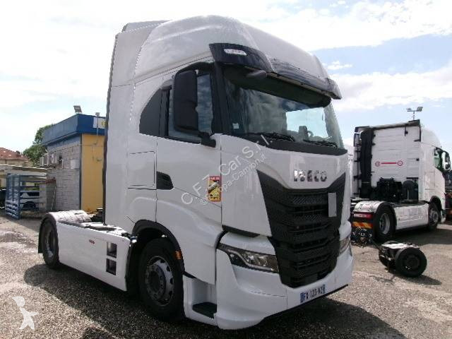 Tahač Iveco