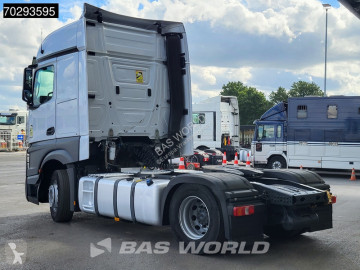 Cabeza tractora Mercedes