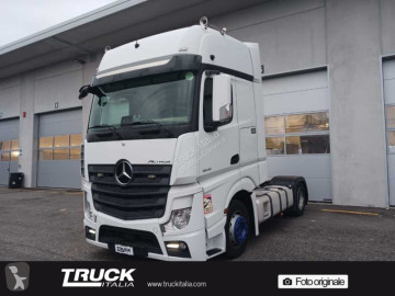 Cabeza tractora Mercedes