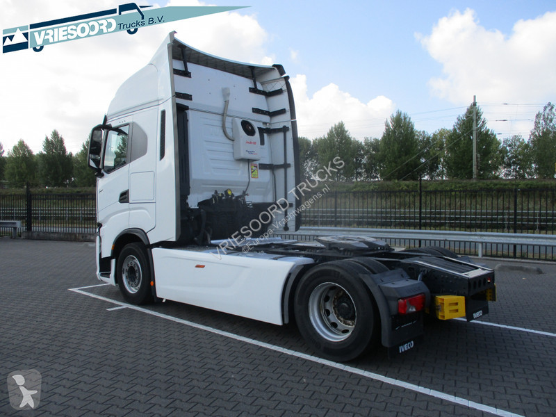 Tractor Iveco 460