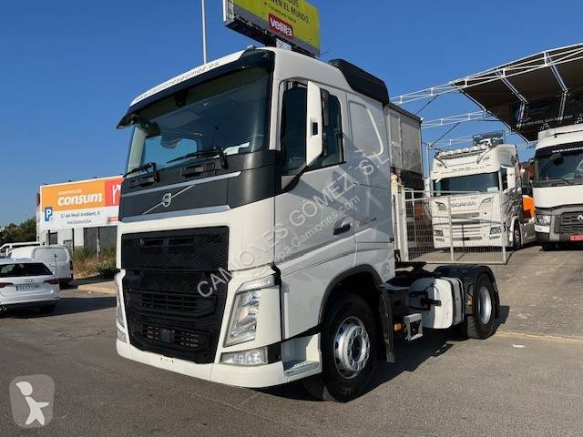 جرار Volvo