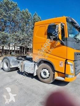جرار Volvo