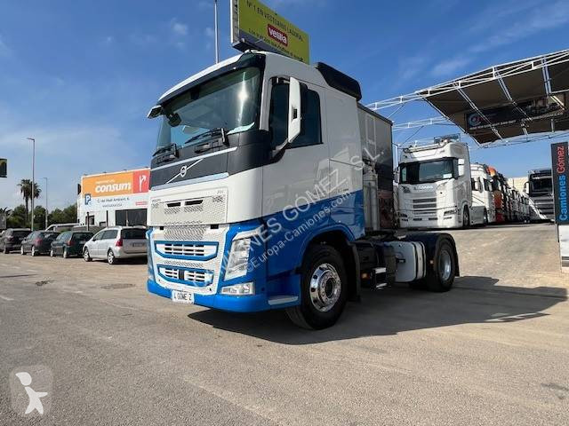 جرار Volvo