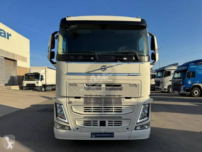 جرار Volvo