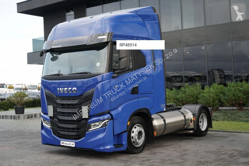 Влекач Iveco 460