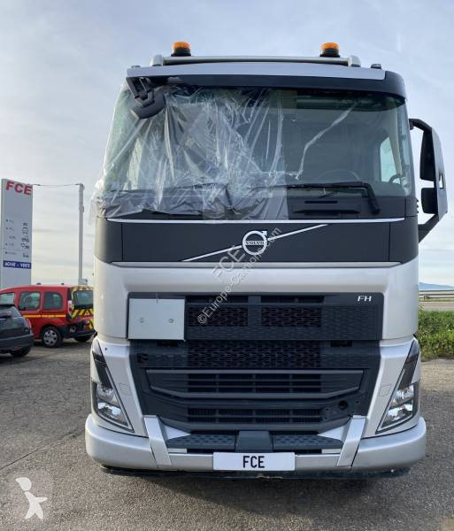 جرار Volvo
