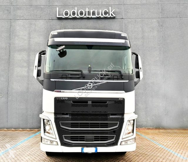 جرار Volvo 460