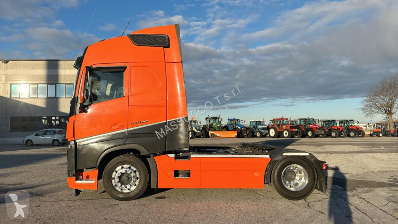 جرار Volvo 42T 4x2