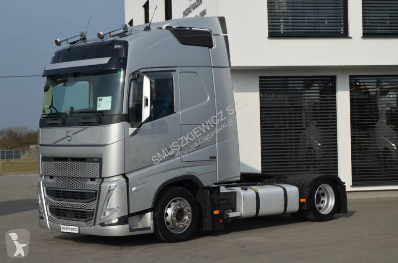 جرار Volvo