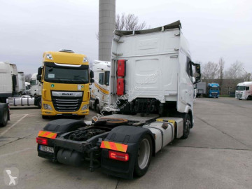 جرار DAF XG + 530 FT LOW DECK 4X2