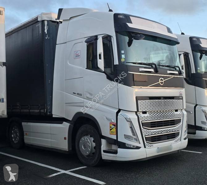 جرار Volvo