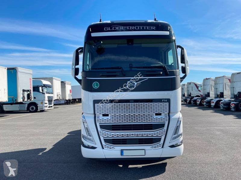 جرار Volvo