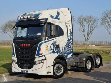 Влекач Iveco