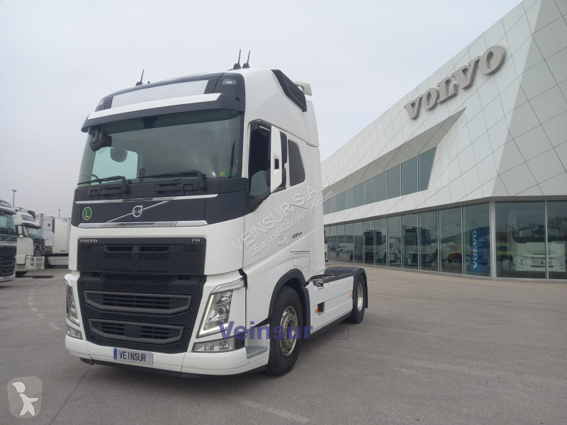 جرار Volvo 4
