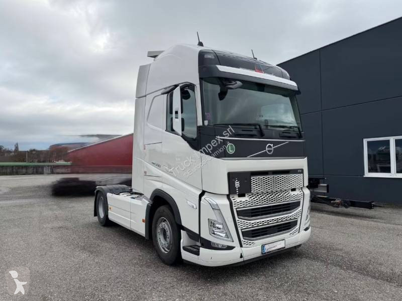 جرار Volvo