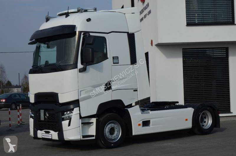 Влекач Renault