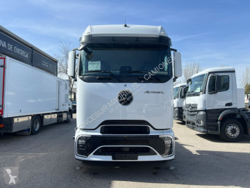 Traktor Mercedes ny