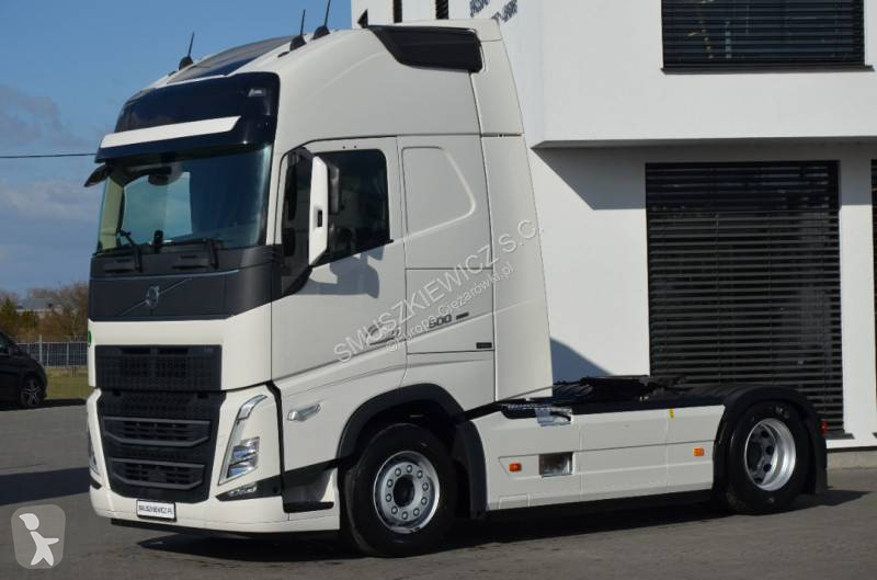 جرار Volvo