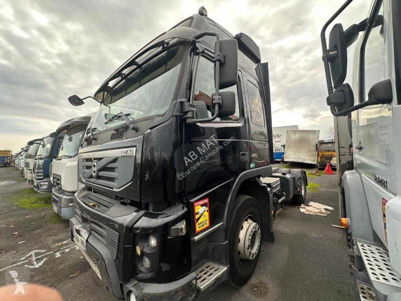 جرار Volvo