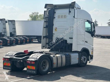 جرار Volvo