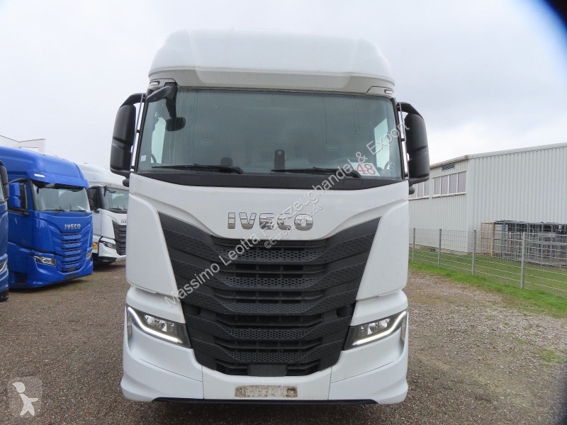 جرار Iveco S-Way 490 Intarder FZ.48