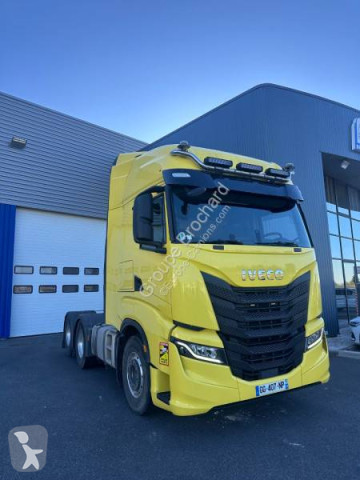 جرار موكب استثنائي Iveco