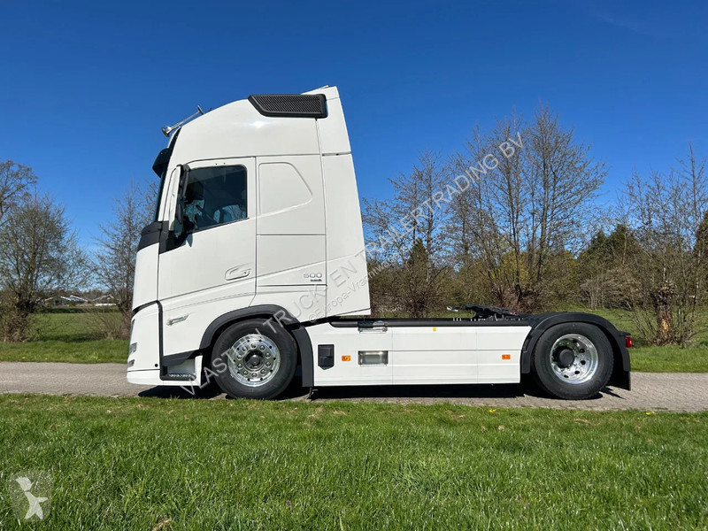 جرار Volvo 13500 | AERO | RETARDER | FULL AIR |...