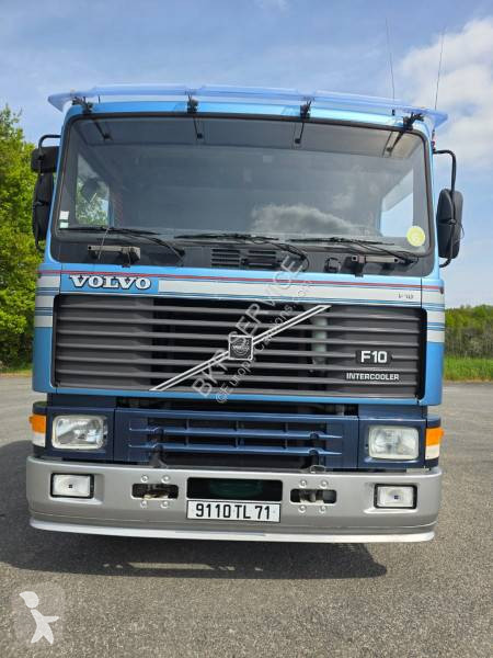 جرار Volvo