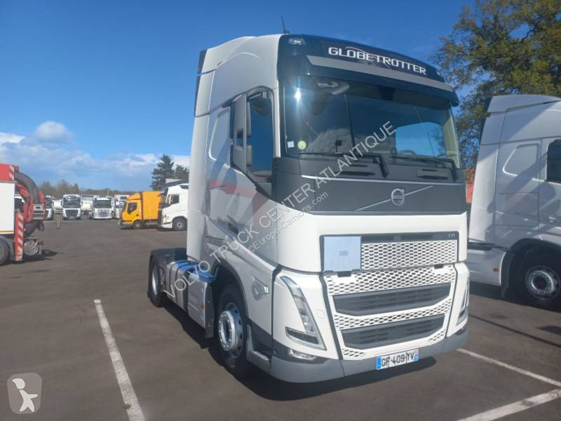 جرار Volvo