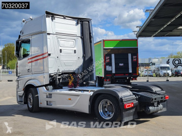 Traktor Mercedes
