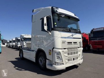 جرار Volvo