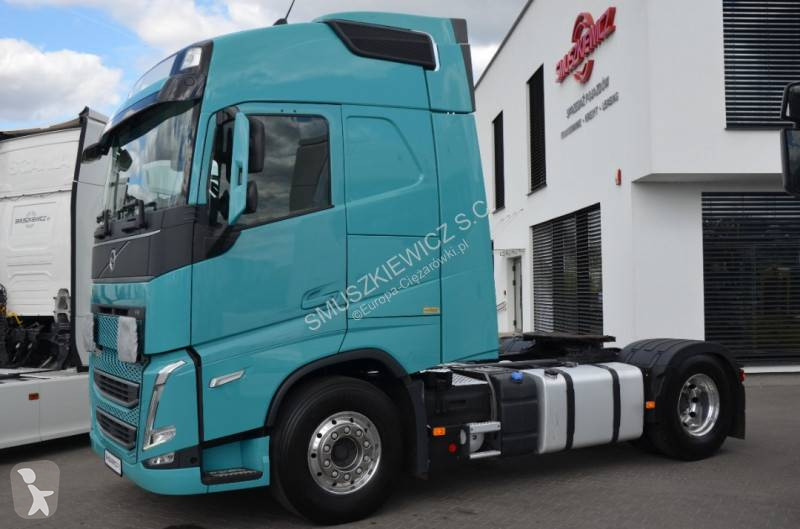جرار Volvo