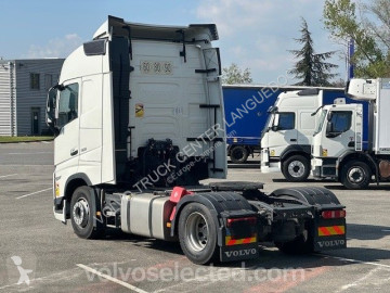جرار Volvo