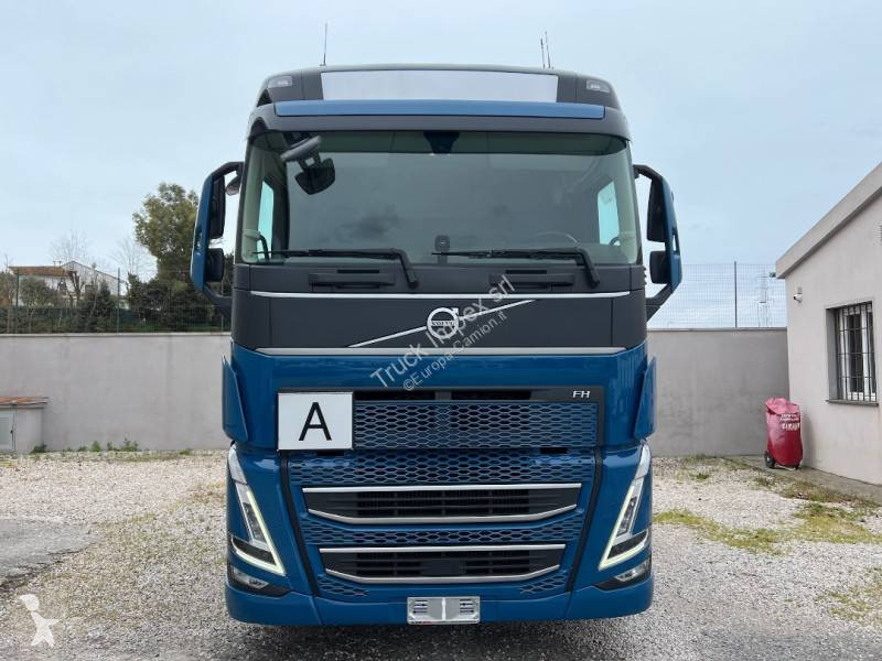 جرار Volvo