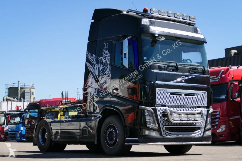 جرار Volvo