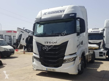 Влекач опасни товари / adr Iveco