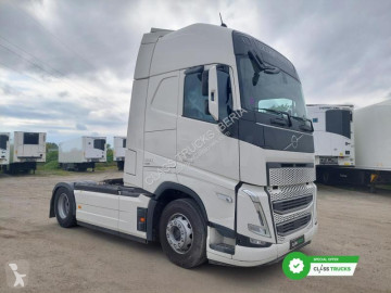 جرار Volvo