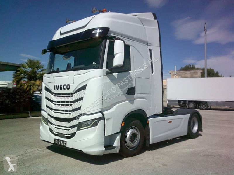 Nyergesvontató Iveco 440 S 48
