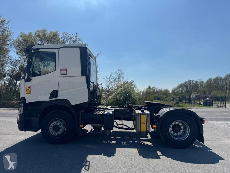 جرار Renault 440