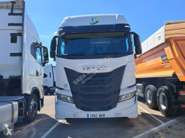 جرار Iveco S-WAY 490